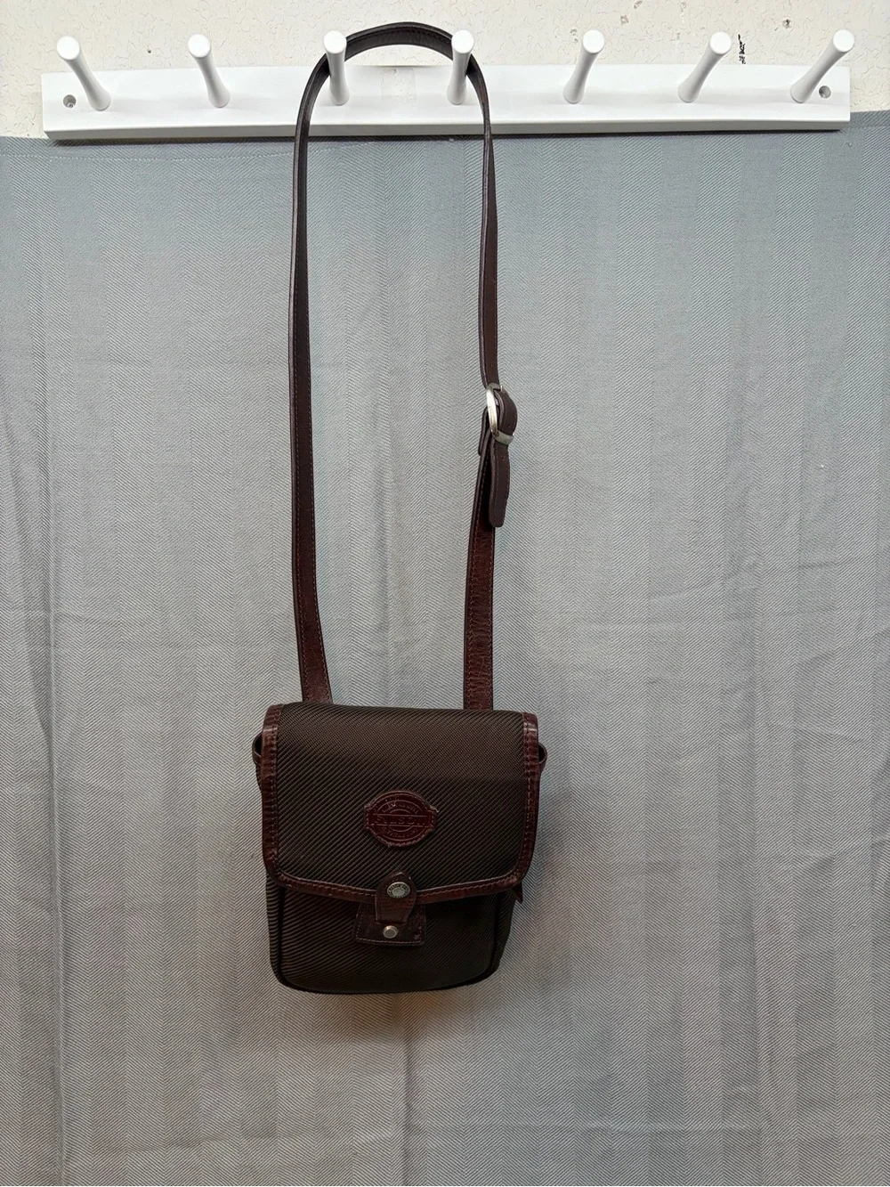 Filson Crossbody adjustable strap multi pocket chocolate brown sm. Field bag